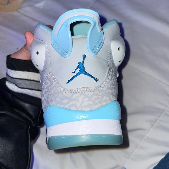 These are the air Jordan son of mars platinum and I don’t wear them - Picture 2 of 4